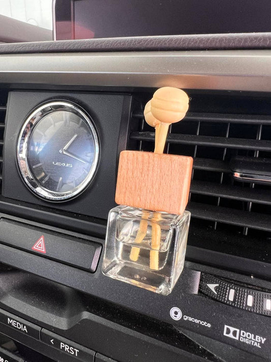 Mahogany Coconut Vent Clip Car Freshener Diffuser